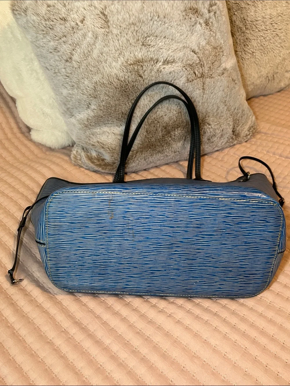Louis Vuitton Neverfull MM in Denim Blue Epi Leather with COA